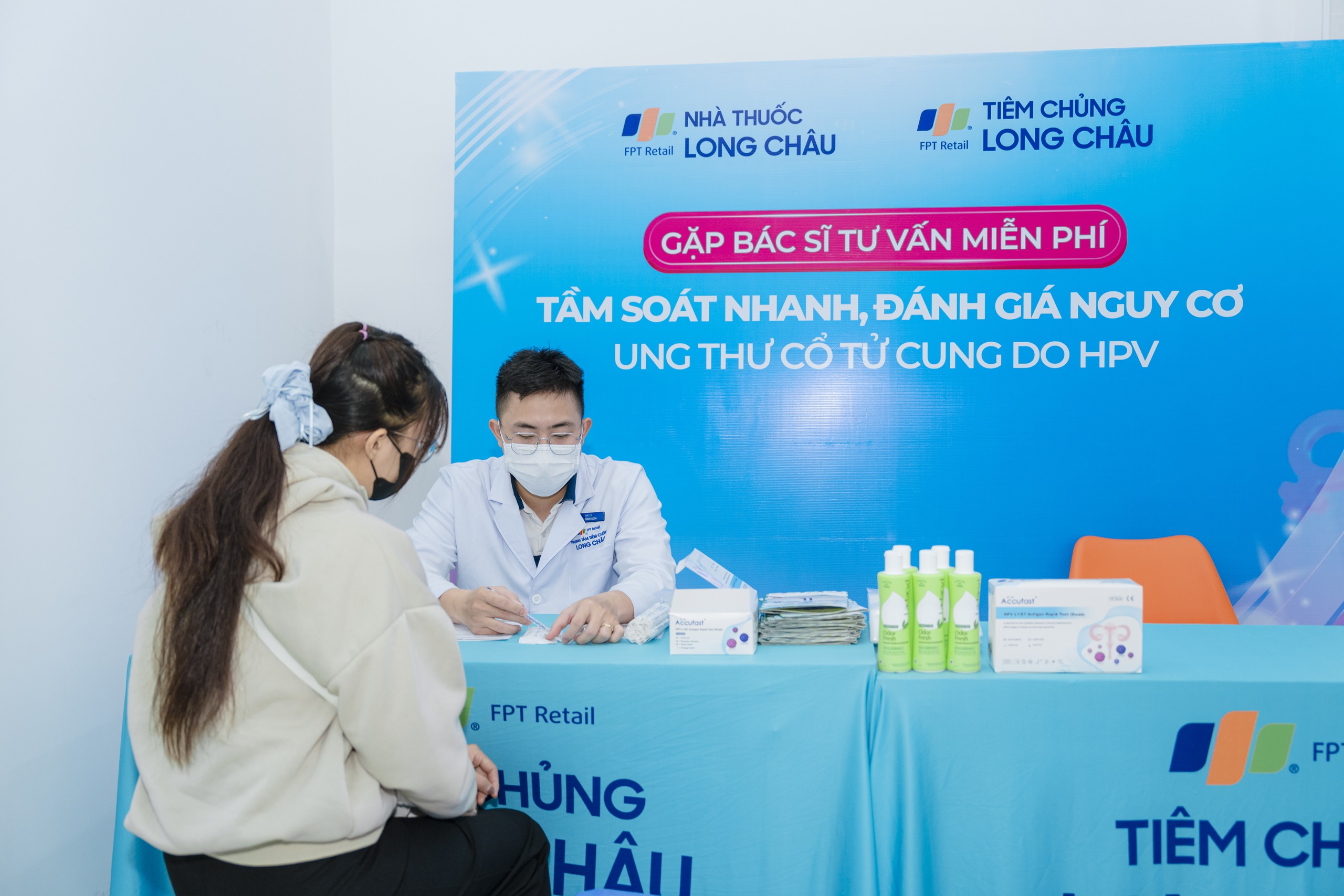 Long Châu tầm soát HPV miễn phí cho hàng trăm khách hàng, ra mắt giải pháp nhận diện sớm nguy cơ ung thư cổ tử cung- Ảnh 1.