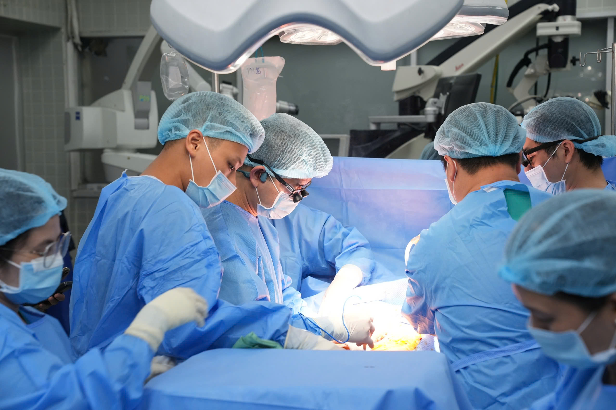 Chuyến bay xuyên đêm - Hành trình hồi sinh những nhịp đập- Ảnh 2.