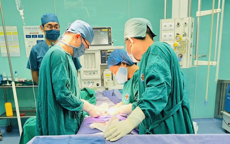 Phát hiện chửa ngoài tử cung sau triệu chứng đau bụng, buồn nôn