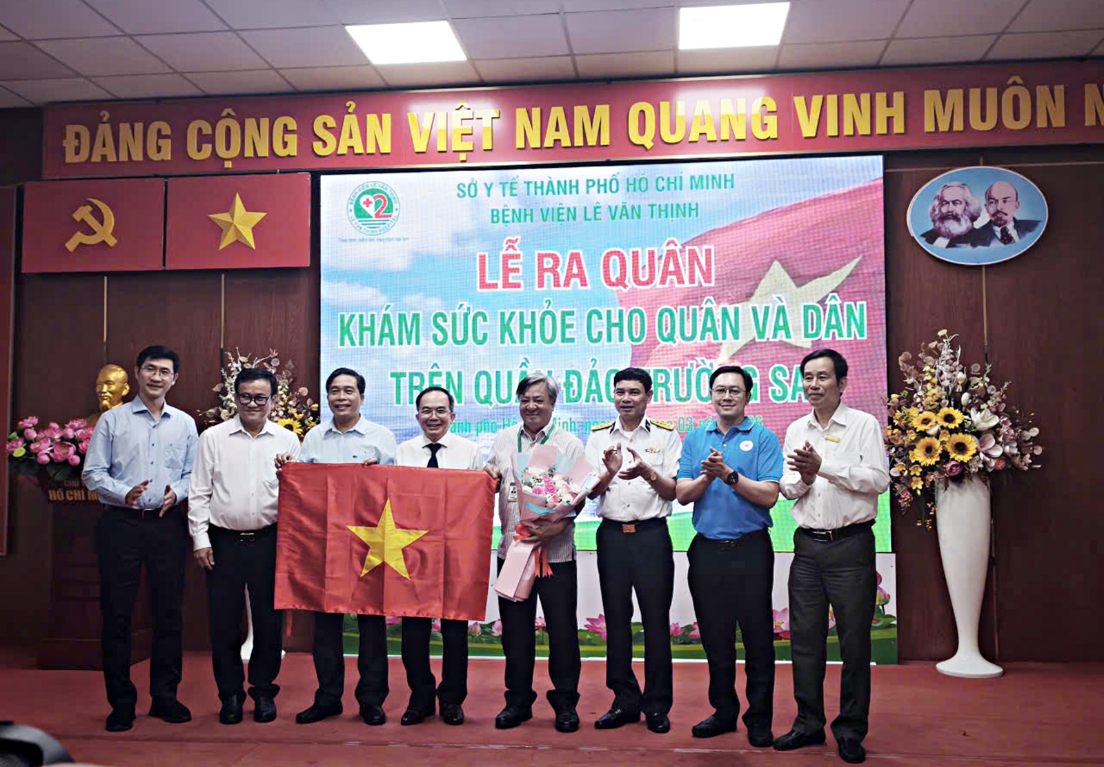 60 ‘chiến sĩ áo trắng’ TPHCM lên đường chăm sóc sức khỏe quân, dân Trường Sa- Ảnh 1.