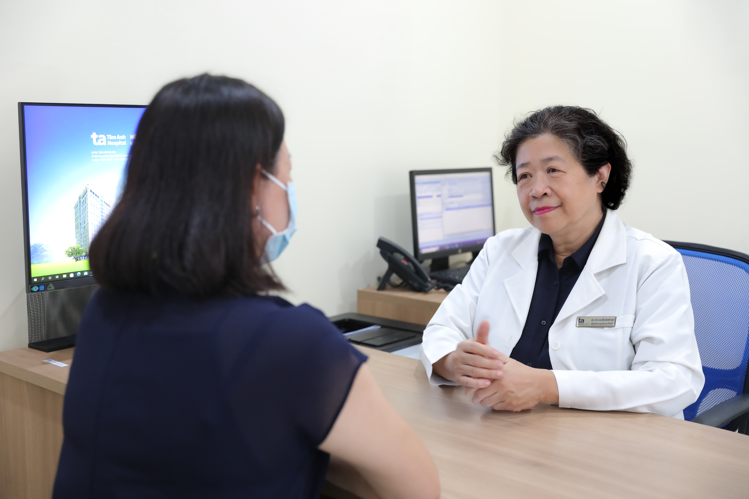 Gần 200 bác sĩ sản phụ khoa, ngoại khoa Việt Nam được huấn luyện phẫu thuật robot- Ảnh 3.