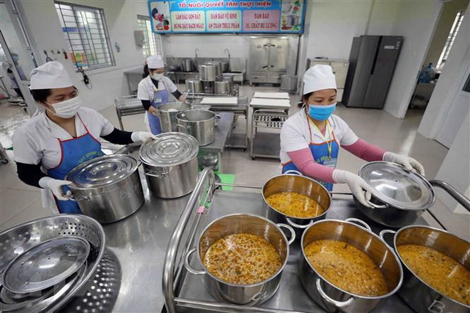 GS.AHLĐ Nguyễn Anh Trí: Thực phẩm bẩn không được phép 'lọt cửa' vào trường học- Ảnh 2.