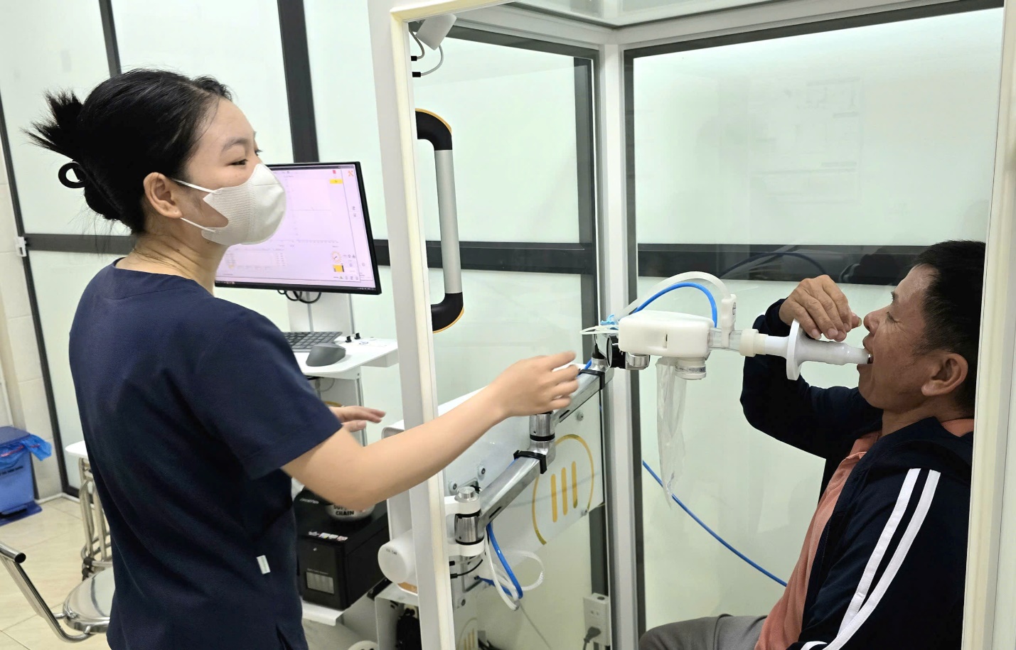 Ho kéo dài, khó thở: Kỹ thuật mới tại Bệnh viện Phổi Nghệ An giúp chẩn đoán đúng bệnh- Ảnh 1.