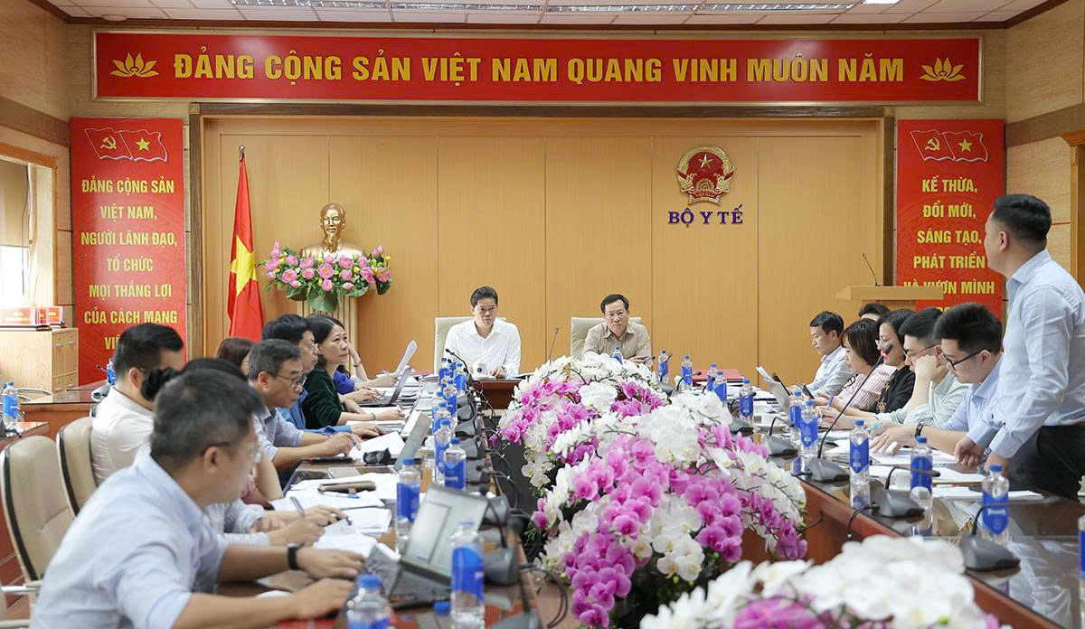 Thúc đẩy hoàn thiện thể chế về phụ cấp đặc thù, hỗ trợ hàng tháng để tăng cường chính sách đãi ngộ nhân lực y tế- Ảnh 7.