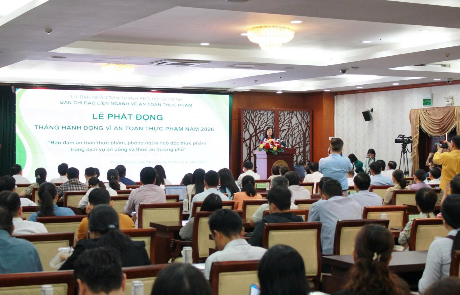 Bộ trưởng Bộ Y tế: Quản lý an toàn thực phẩm sẽ theo chuỗi giá trị – từ sản xuất đến bàn ăn- Ảnh 2.