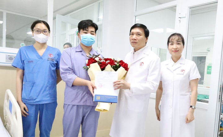 Niềm vui ngày ra viện của những người bệnh được ghép tạng thành công tại Bệnh viện Việt Nam - Thụy Điển Uông Bí- Ảnh 3. Niềm vui ngày ra viện của những người bệnh được ghép tạng thành công tại Bệnh viện Việt Nam - Thụy Điển Uông Bí- Ảnh 3.