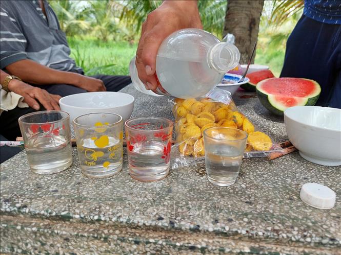 Triệu chứng ngộ độc rượu diễn tiến như thế nào và sai lầm cần tránh khi “giải rượu”- Ảnh 1.
