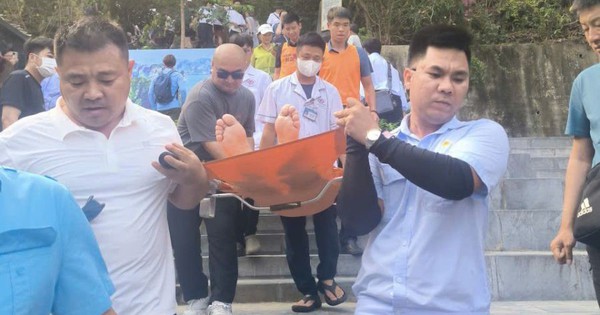 Cấp cứu du khách Trung Quốc bị ngất khi leo đảo Ti Tốp