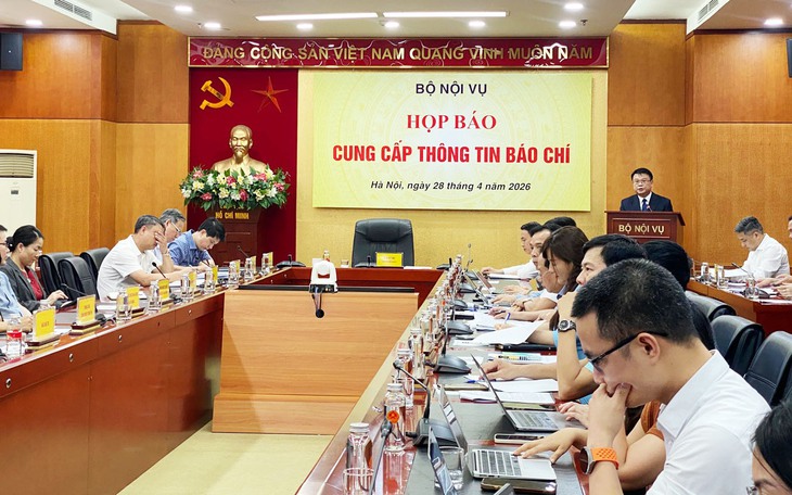 Bộ Chính trị thống nhất phương án điều chỉnh mức lương cơ sở lên 2,53 triệu đồng- Ảnh 2.