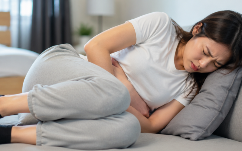 Đau bụng kinh dữ dội coi chừng bị lạc nội mạc tử cung