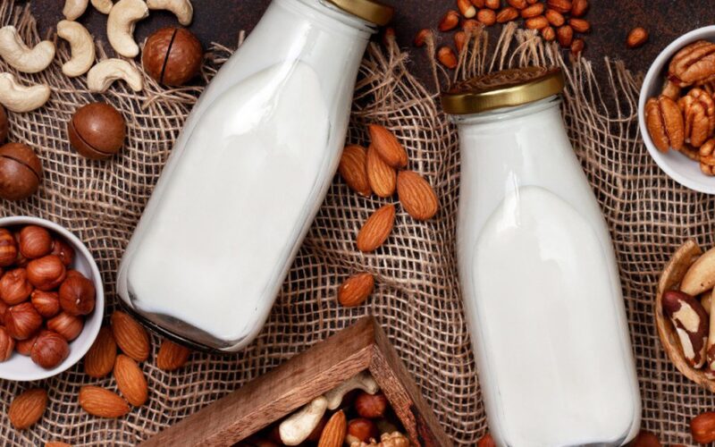 5 loại sữa ‘lành mạnh’ có thể chứa nhiều đường hơn bạn nghĩ, ảnh hưởng tới cân nặng