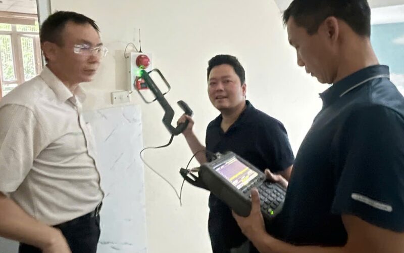 Tìm ra ‘thủ phạm’ khiến hàng loạt khóa ô tô và xe máy thông minh trên phố Yên Hòa bị vô hiệu