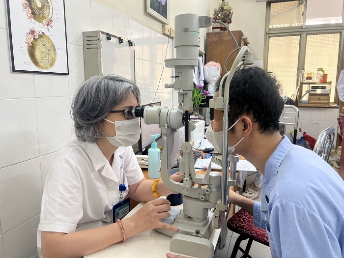 anh-hien-duoc-bac-sy-kiem-tra-lai-truoc-khi-chi-dinh-phau-thuat-ha-nhan-ap-1778753345329593873186 Cảnh báo nguy cơ chấn thương mắt do chơi Pickleball- Ảnh 1.