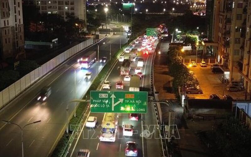 Người dân trở lại Hà Nội sớm, ùn tắc kéo dài trong đêm trên cao tốc Pháp Vân – Cầu Giẽ