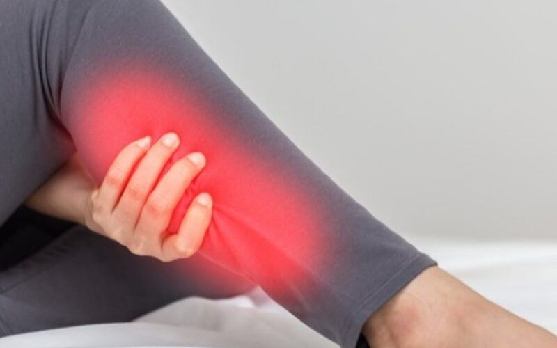 Thường xuyên đau nhức bắp chân, hãy thử ngay 2 mẹo này