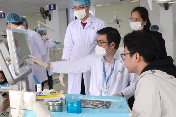 Đào tạo y khoa đặc thù và yêu cầu nhất quán trong logic tuyển sinh