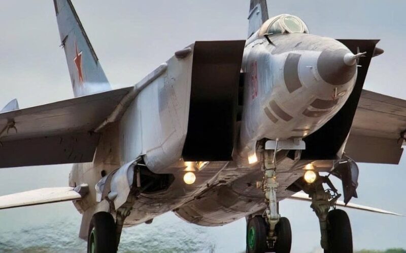 Tiêm kích MiG-25 Foxbat có gì đặc biệt mà Mỹ phải tháo rời để giải mã bí mật?