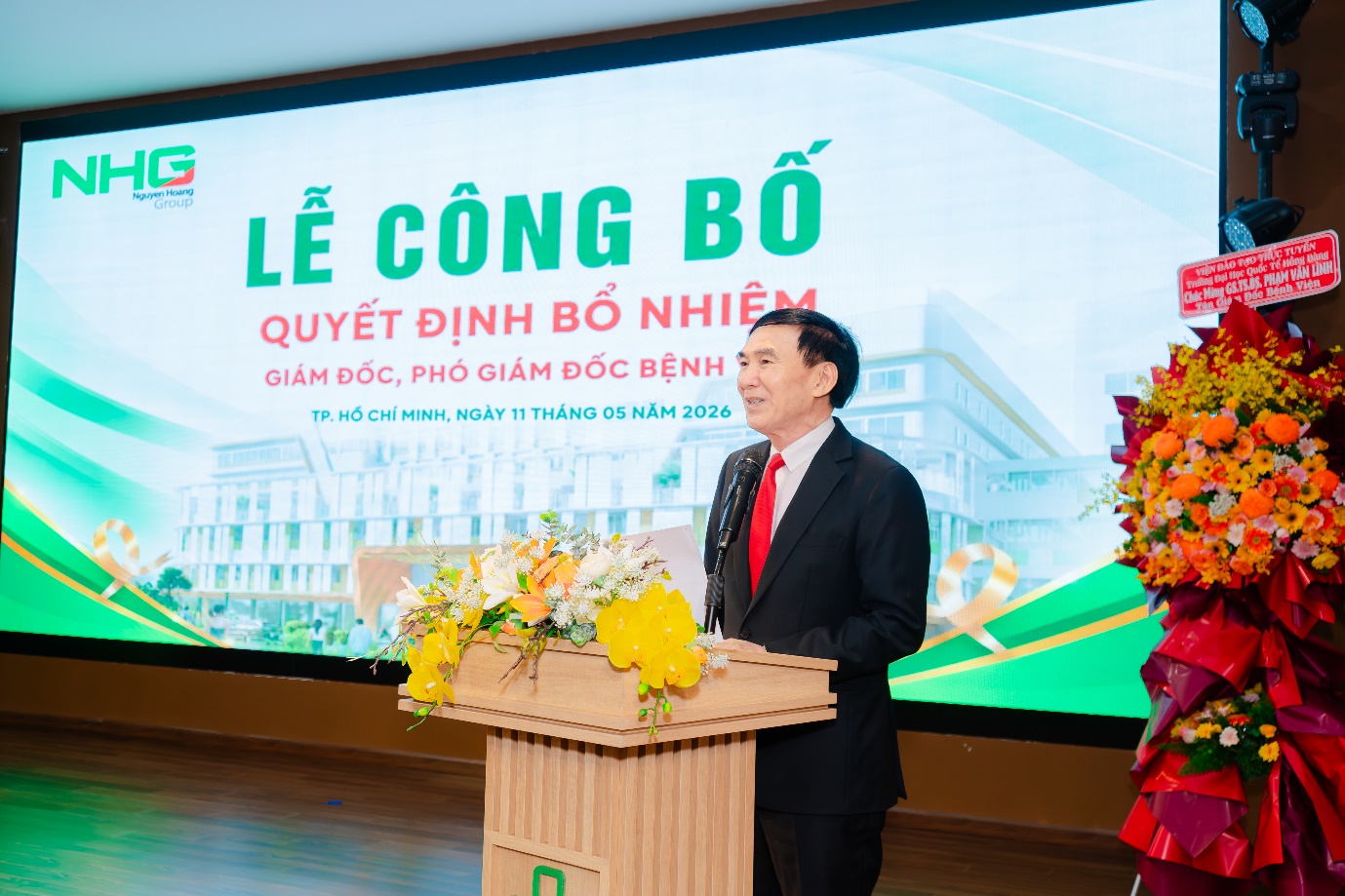 photo-1778569604220-17785696045542010942633 Bổ nhiệm GS.TS.BSCKII Phạm Văn Lình làm Giám đốc Bệnh viện Vạn Phúc- Ảnh 2.