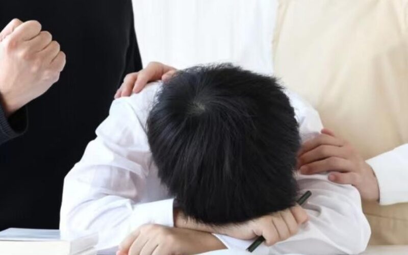 Trẻ dễ mắc lo âu, trầm cảm vì áp lực thi cử: Cha mẹ cần làm gì?