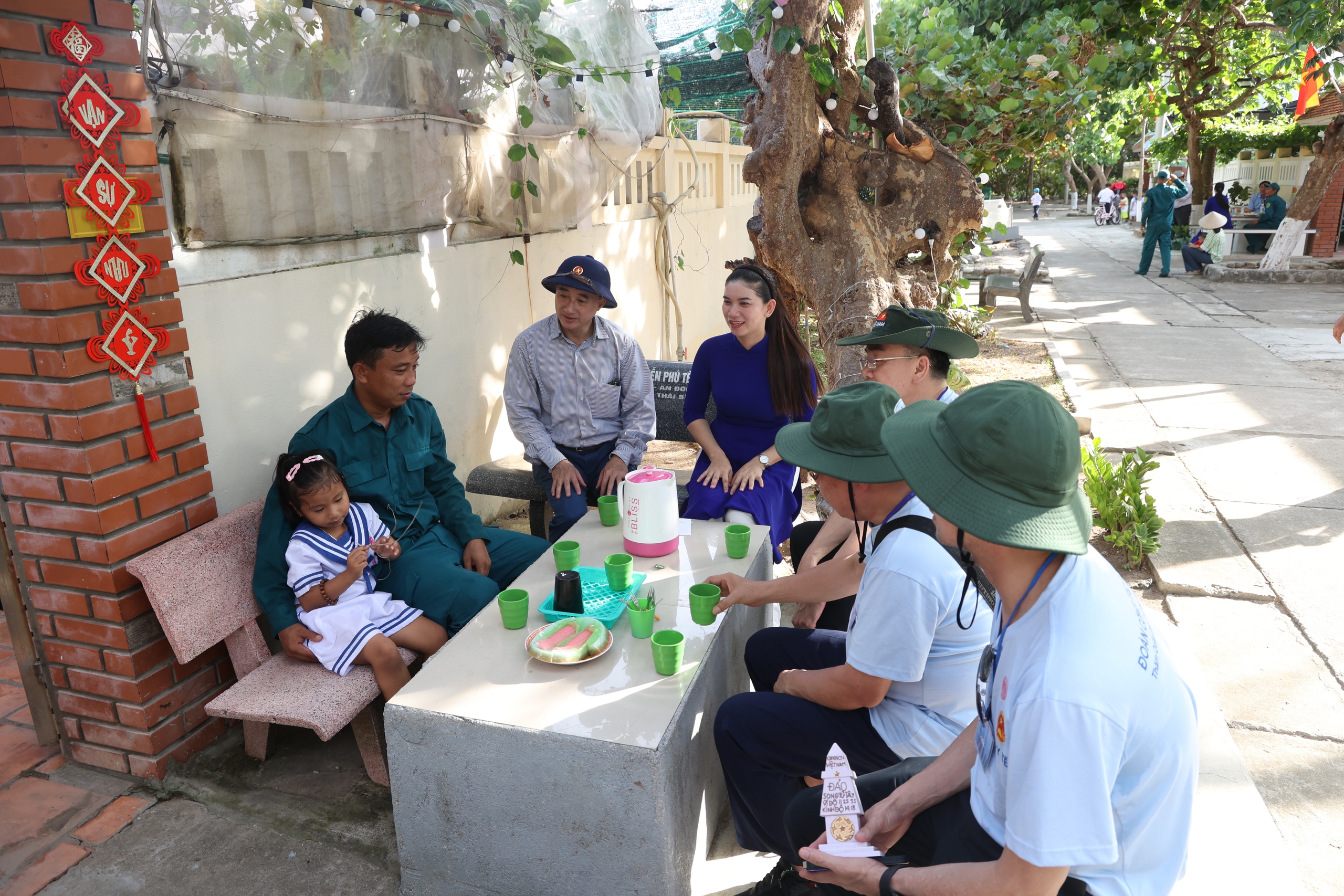 ptt5726-17785466356911953188423 Thứ trưởng Trần Văn Thuấn: Sự cống hiến của cán bộ y tế ở Trường Sa là nguồn nội lực mạnh mẽ để phát triển hệ thống y tế biển đảo- Ảnh 5.