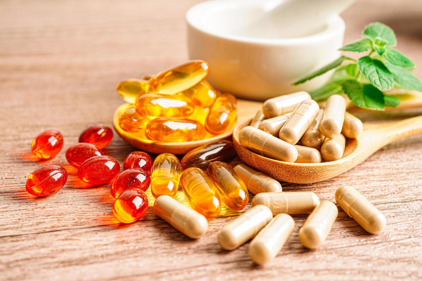 thuc-pham-chuc-nang-17782138500141398934158 Vì sao nhiều loại vitamin và thực phẩm chức năng không mang lại lợi ích sức khỏe như quảng cáo?- Ảnh 1.