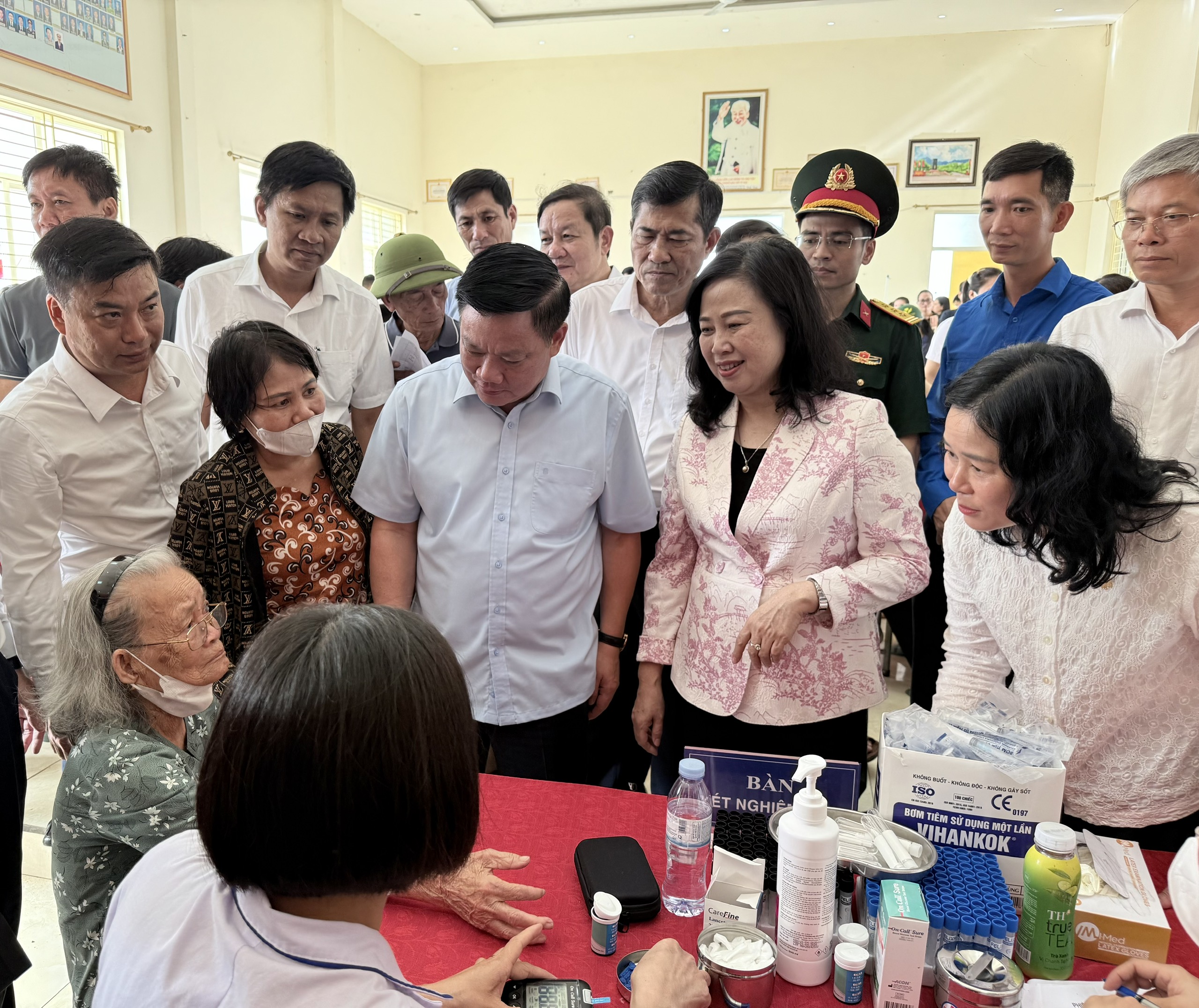 Bộ trưởng Đào Hồng Lan: Chăm sóc sức khỏe người dân từ sớm, từ xa và ngay tại cơ sở- Ảnh 6.