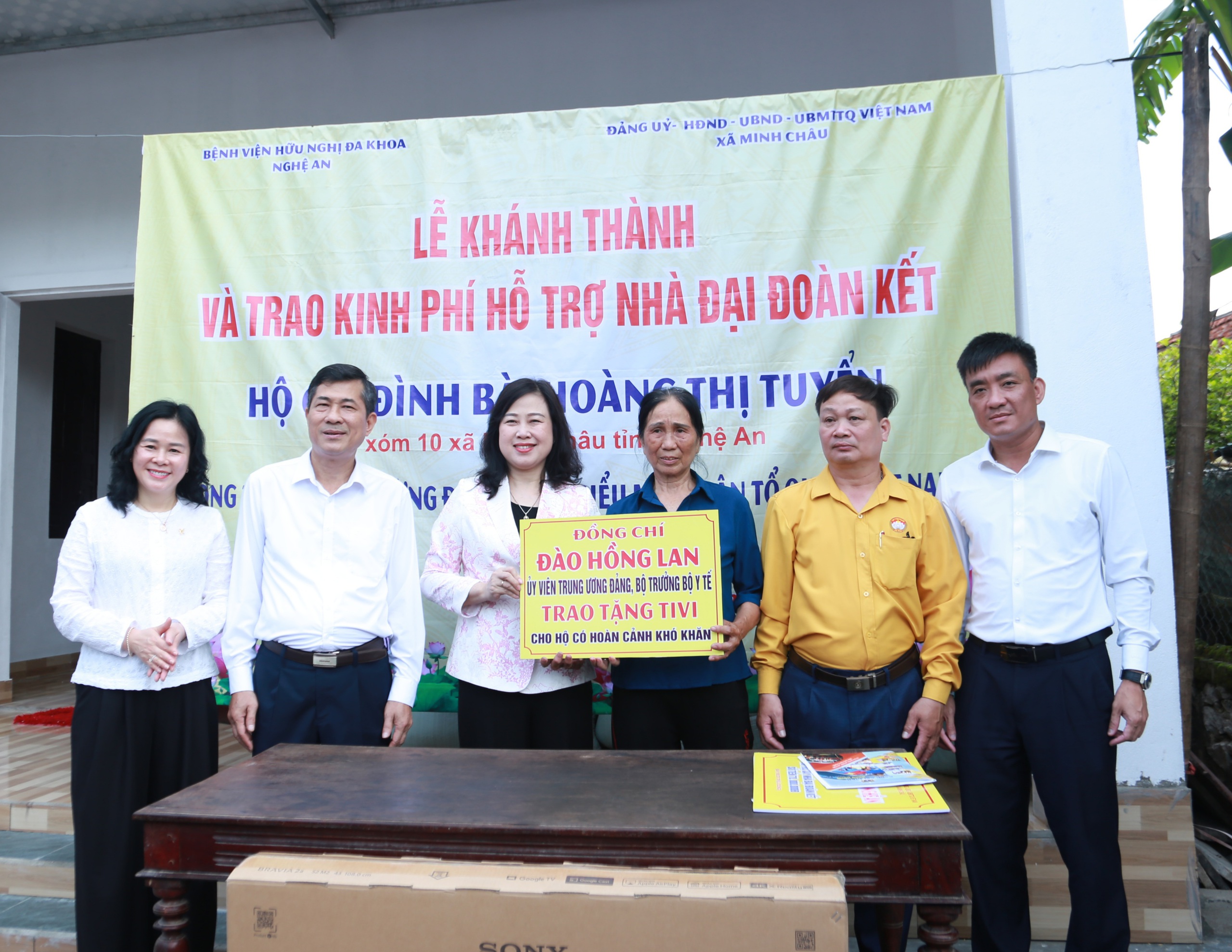 Bộ trưởng Đào Hồng Lan: Chăm sóc sức khỏe người dân từ sớm, từ xa và ngay tại cơ sở- Ảnh 17.
