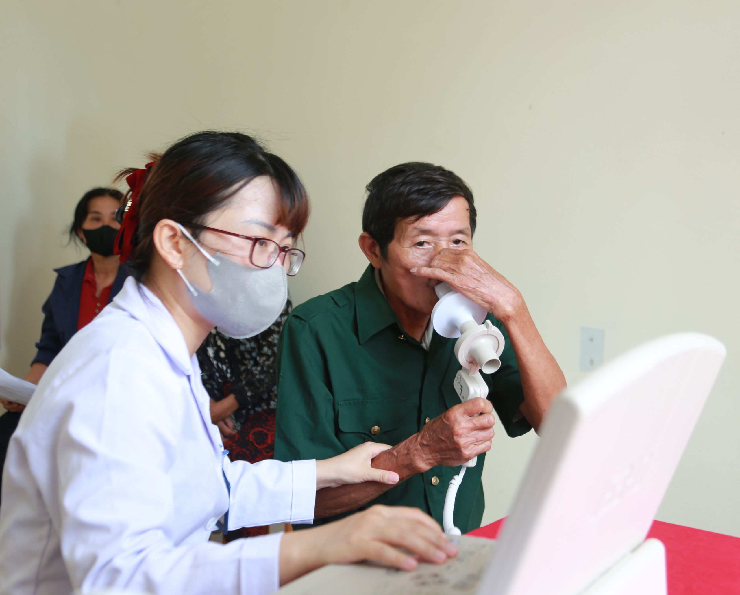 Bộ trưởng Đào Hồng Lan: Chăm sóc sức khỏe người dân từ sớm, từ xa và ngay tại cơ sở- Ảnh 13.