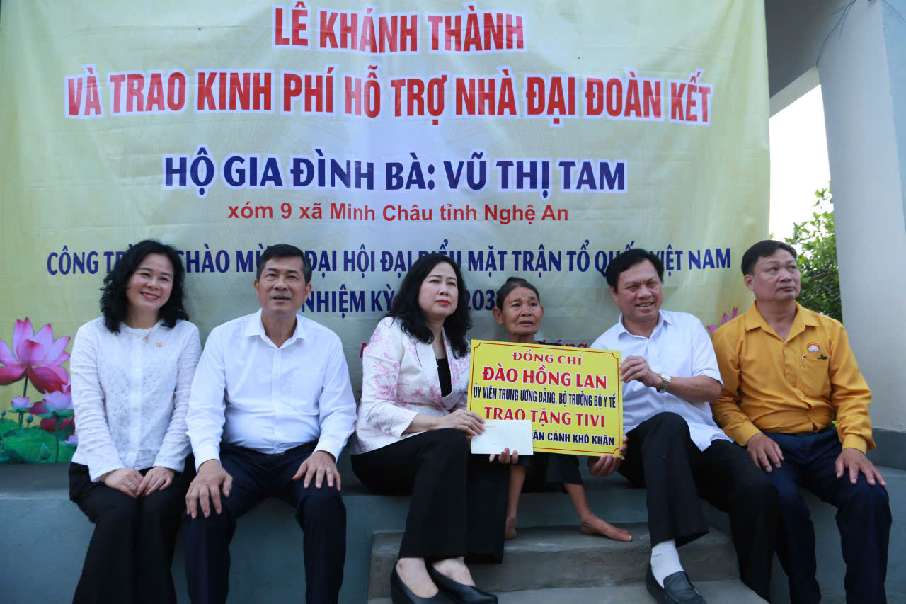 Bộ trưởng Đào Hồng Lan: Chăm sóc sức khỏe người dân từ sớm, từ xa và ngay tại cơ sở- Ảnh 16.