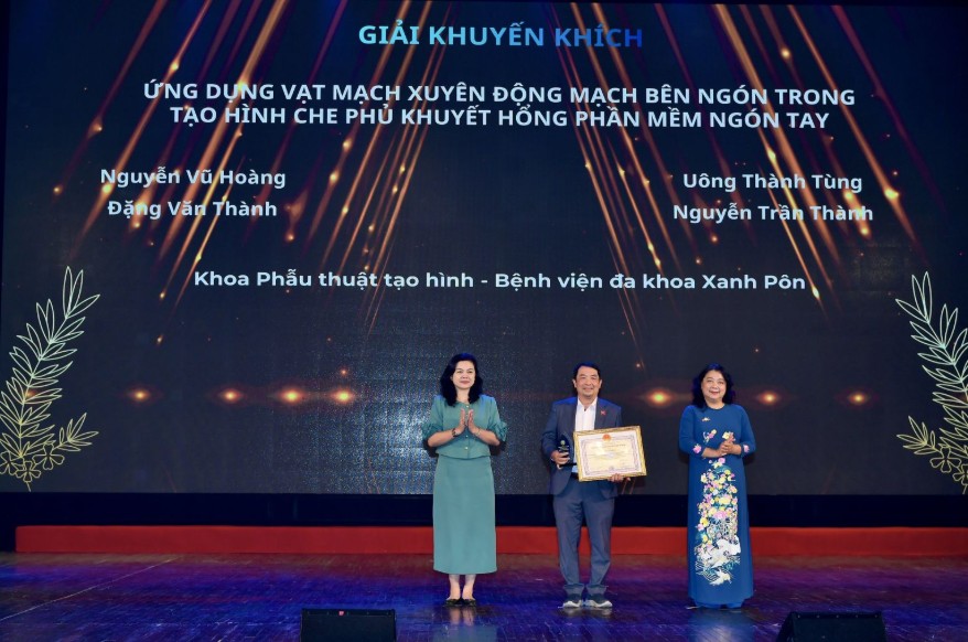 20 năm khoa Phẫu thuật tạo hình, Bệnh viện Xanh Pôn: Chữa lành khuyết hổng, rẽ hướng hàng vạn cuộc đời khiếm khuyết- Ảnh 2.