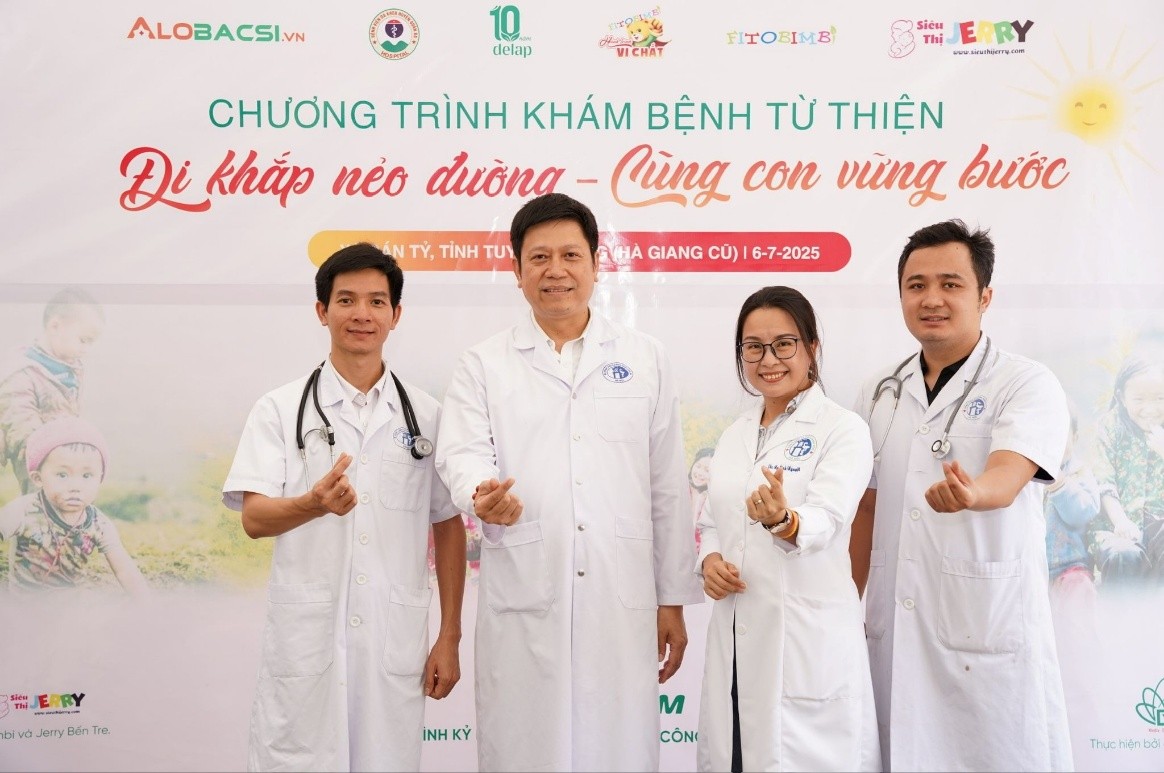 20 năm khoa Phẫu thuật tạo hình, Bệnh viện Xanh Pôn: Chữa lành khuyết hổng, rẽ hướng hàng vạn cuộc đời khiếm khuyết- Ảnh 3.