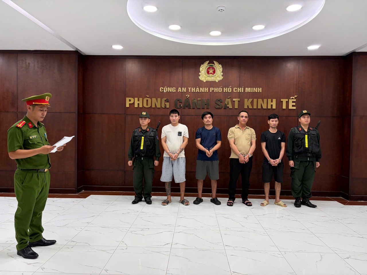 Hơn 1.000 tấn giá đỗ ngâm 'nước kẹo' tuồn vào các chợ, quán ăn ở Bình Thạnh, Gò Vấp cũ- Ảnh 1.