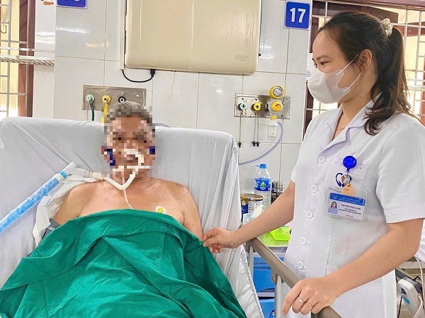 Cứu sống người đàn ông 69 tuổi đuối nước nguy kịch- Ảnh 1.