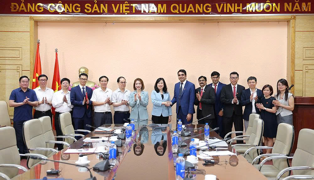 Bộ trưởng Bộ Y tế Đào Hồng Lan tiếp, làm việc với Lãnh đạo cấp cao Tập đoàn Hetero Labs Limited, Ấn Độ
- Ảnh 8.