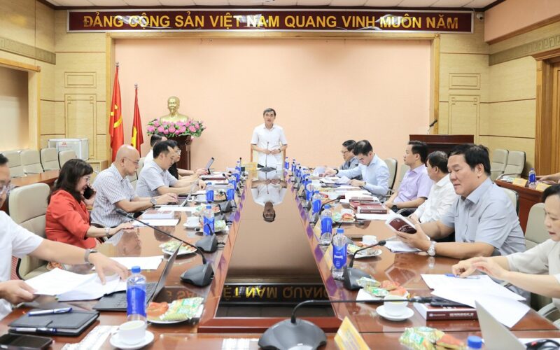 Thứ trưởng Trần Văn Thuấn yêu cầu đẩy nhanh xây dựng ngân hàng câu hỏi kiểm tra năng lực hành nghề