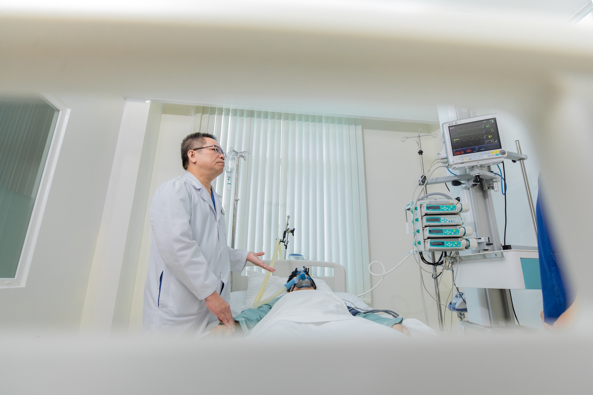 Cuộc chiến sinh tử 2 lần cứu sống nữ bệnh nhân nước ngoài ngay trên bàn can thiệp tại Vinmec Đà Nẵng- Ảnh 1.