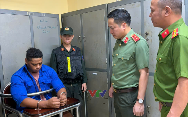 Chủ tịch UBND TPHCM khen thưởng Ban chuyên án phá nhanh vụ nổ súng do 2 người nước ngoài gây án- Ảnh 4.