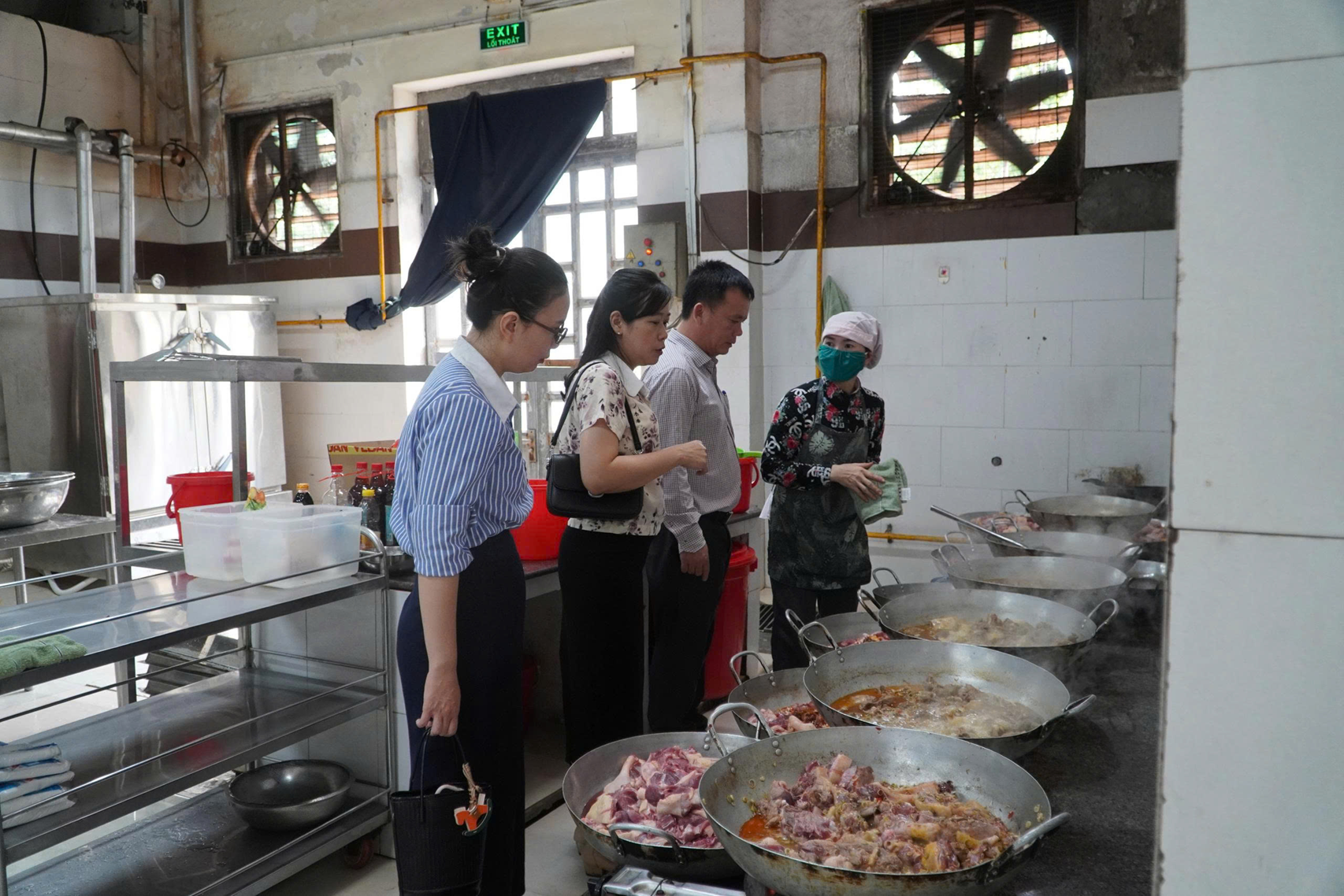 Phạt 855 triệu đồng 56 cơ sở vi phạm an toàn thực phẩm tại Quảng Trị  trong 6 tháng đầu năm- Ảnh 2.