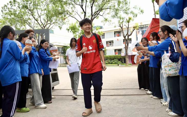 Đáp án đề thi môn Toán vào lớp 10 năm 2026 tại Hà Nội chi tiết nhất- Ảnh 12.