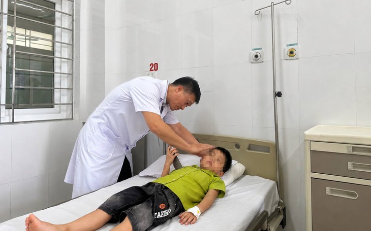 Cụ ông 99 tuổi được cứu sống nhờ đặt 2 stent mạch vành thành công tại Quảng Ninh - Ảnh 2.