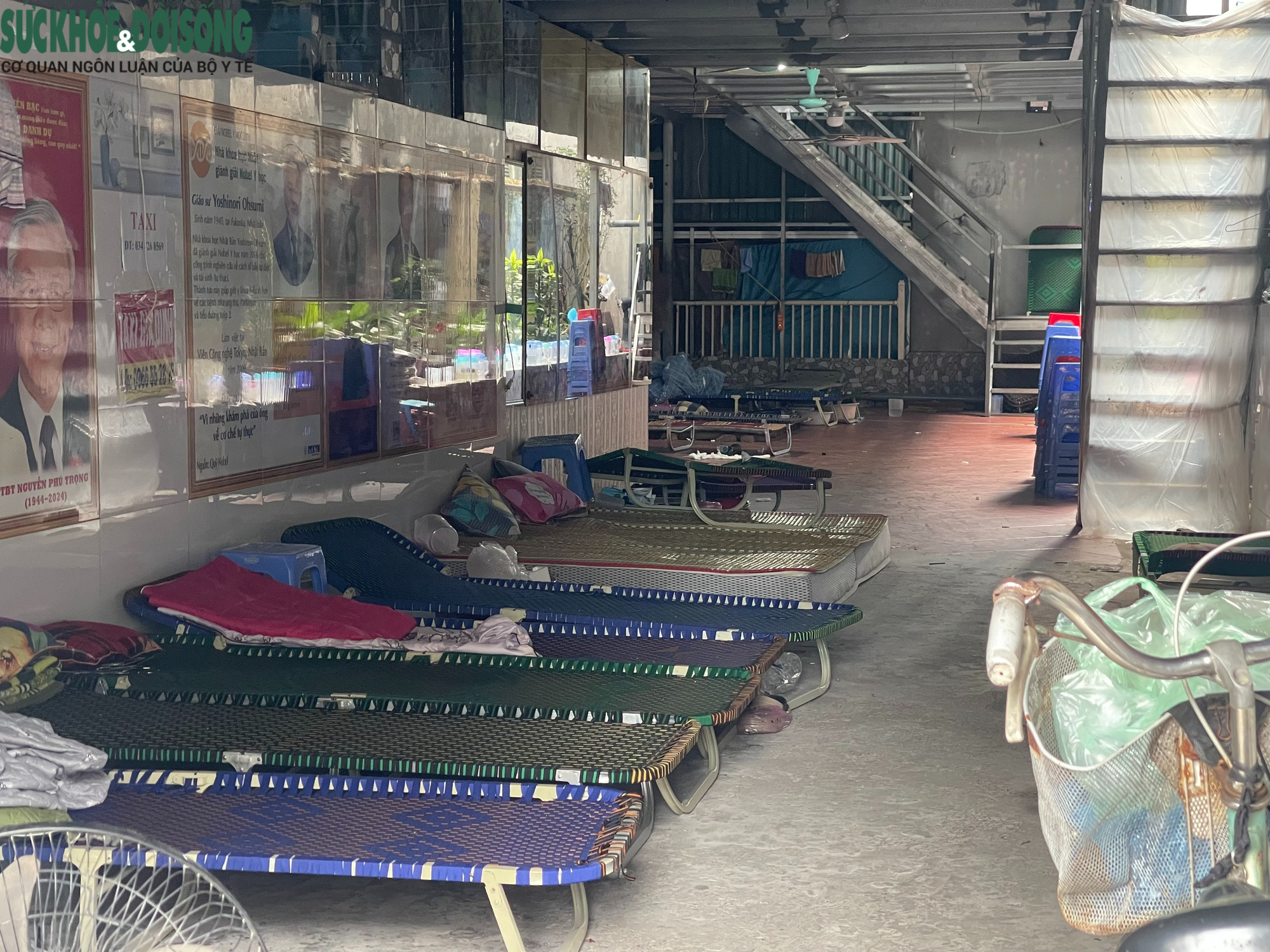 Người dân quanh nơi chữa bệnh bằng nước của ông Nguyễn Tiến Nam nói 'nhẹ nhõm' sau khi cơ sở đóng cửa- Ảnh 4.
