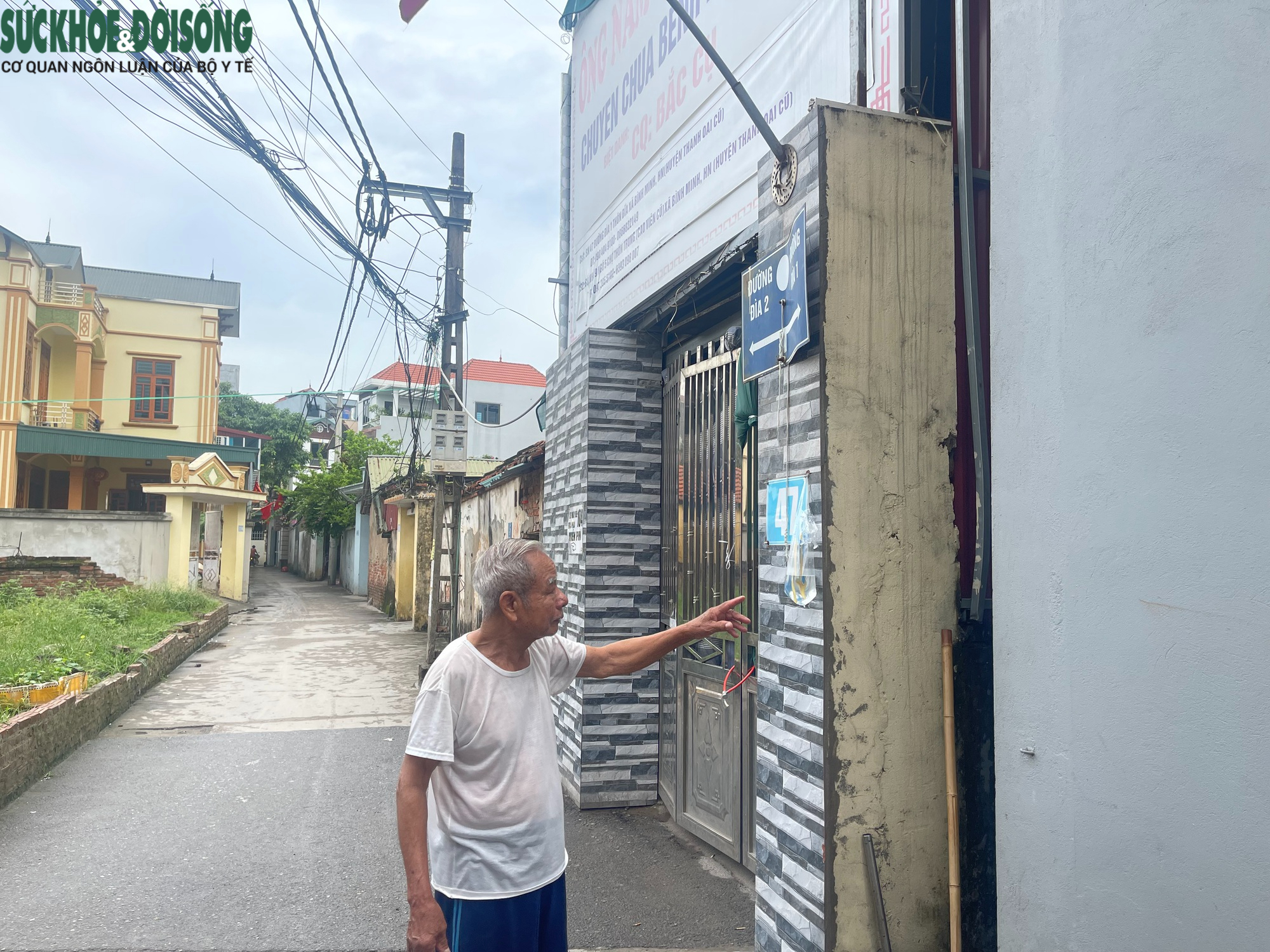 Người dân quanh nơi chữa bệnh bằng nước của ông Nguyễn Tiến Nam nói 'nhẹ nhõm' sau khi cơ sở đóng cửa- Ảnh 5.
