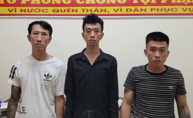 Bắt 3 kẻ truy đuổi người đàn ông vào tận nhà dân, đánh trọng thương vùng đầu- Ảnh 2.