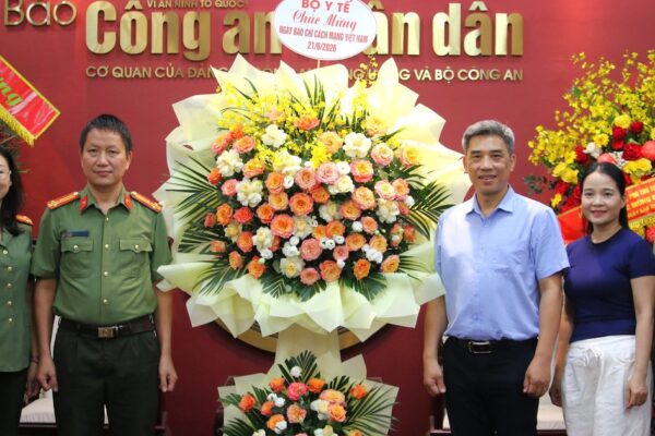 Bộ Y tế chúc mừng Báo Đại Đoàn Kết và Báo Công an Nhân dân nhân Kỷ niệm 101 năm Ngày Báo chí Cách mạng Việt Nam