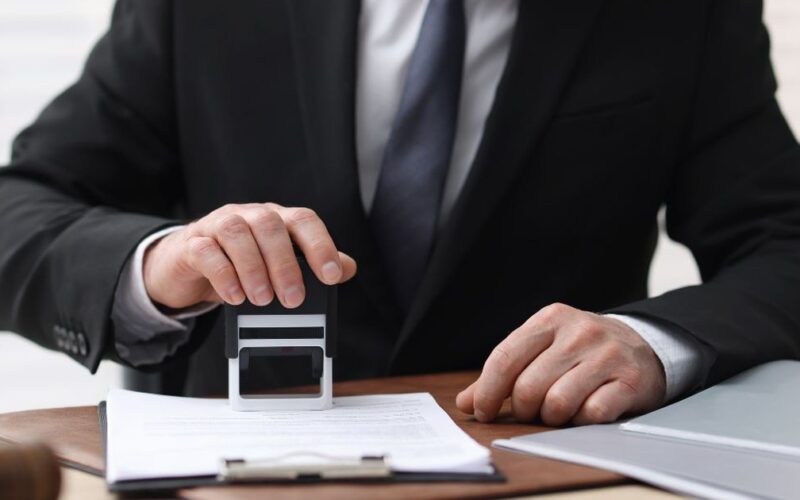 Bỏ bắt buộc công chứng với 6 giao dịch