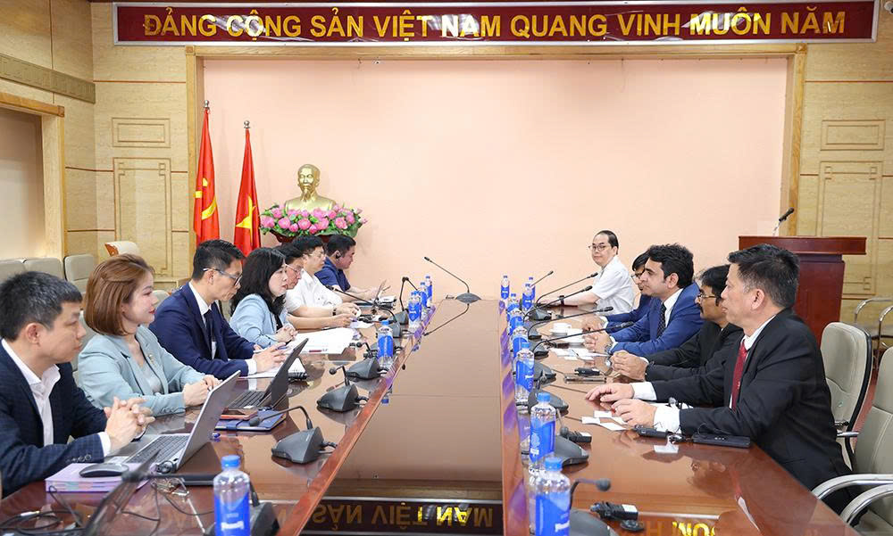 Bộ trưởng Bộ Y tế Đào Hồng Lan tiếp, làm việc với Lãnh đạo cấp cao Tập đoàn Hetero Labs Limited, Ấn Độ
- Ảnh 7.