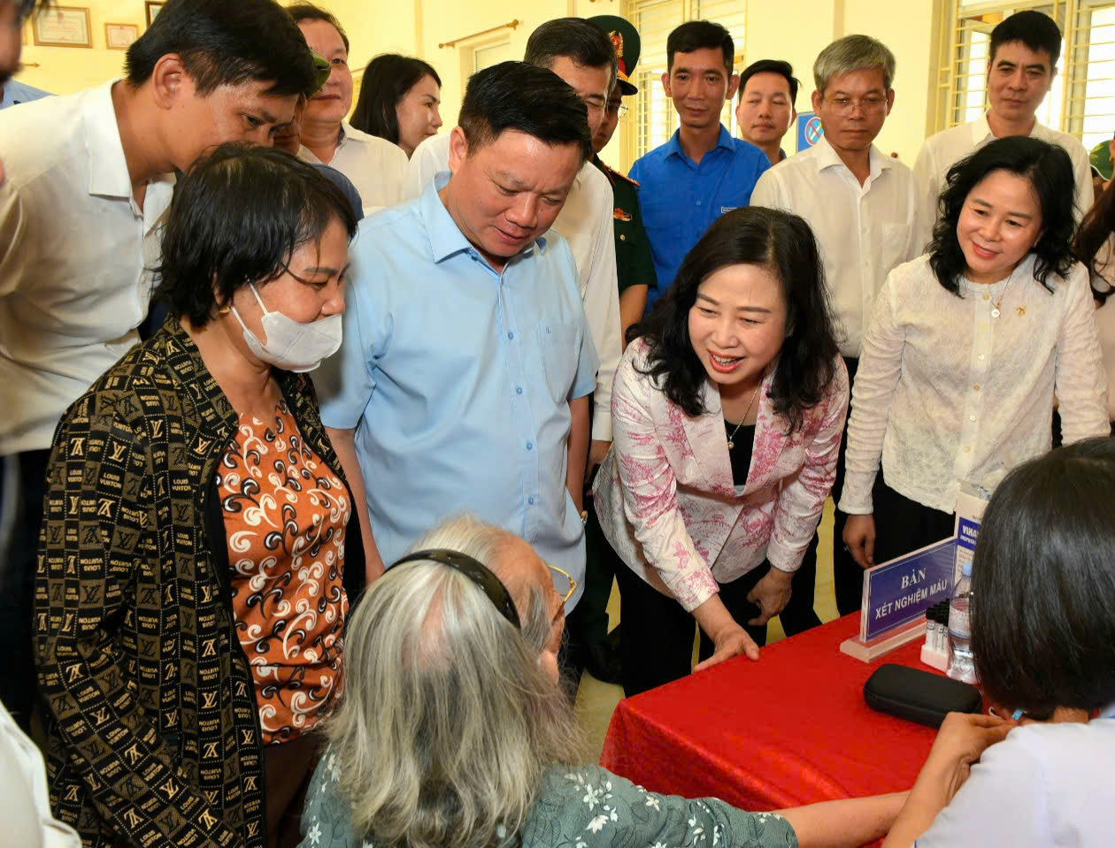 Bộ trưởng Đào Hồng Lan: Chăm sóc sức khỏe người dân từ sớm, từ xa và ngay tại cơ sở- Ảnh 5.