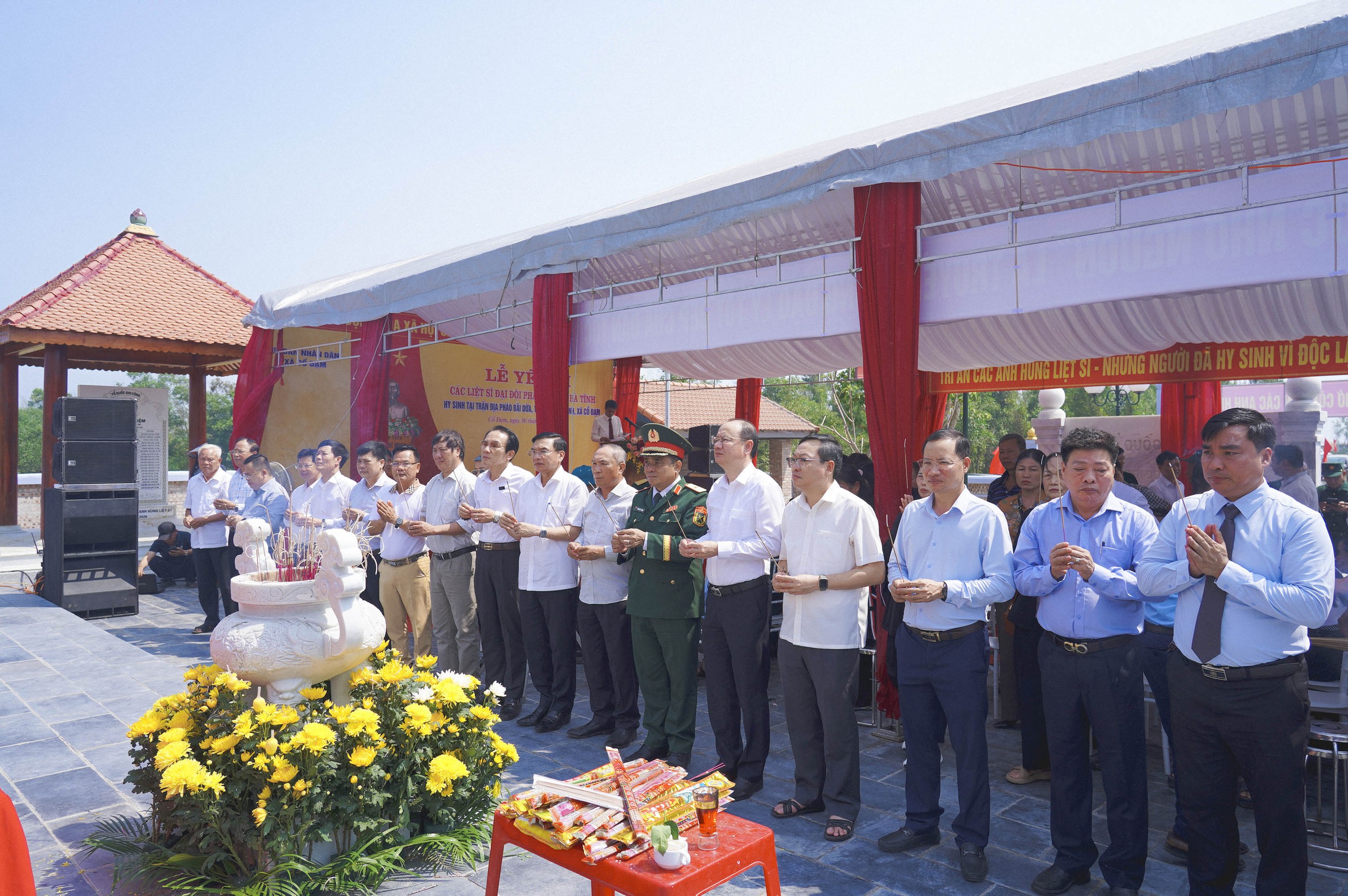 can-bo-va-nhan-dan-co-dam-to-long-thanh-kinh-tri-an-17816591391531694586771 Khơi dậy ký ức trận địa pháo Bãi Dừa- Ảnh 5.