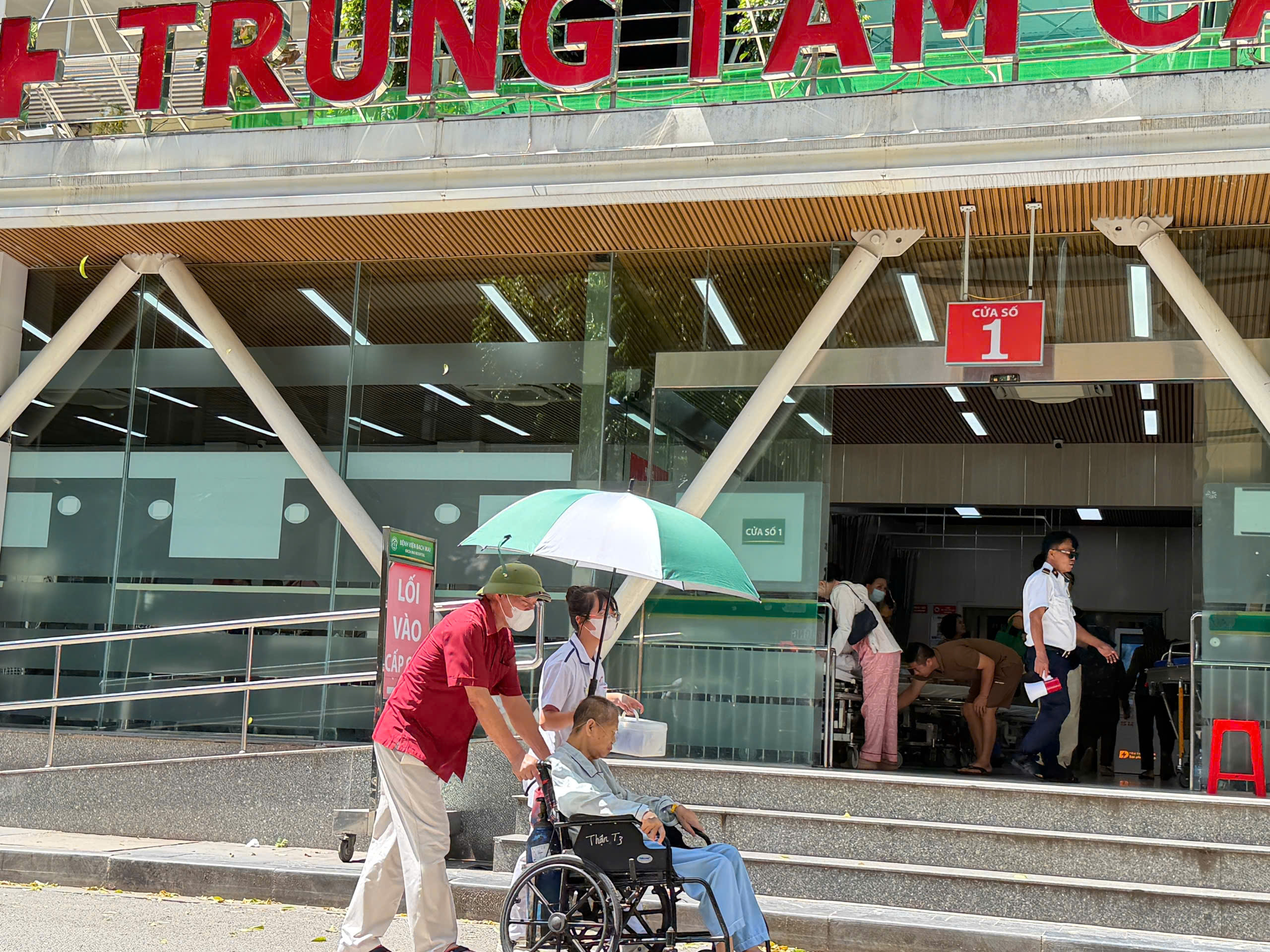 Nguy cơ say nắng, đột quỵ tăng cao: Bộ Y tế khuyến cáo khẩn mùa nắng nóng- Ảnh 1.