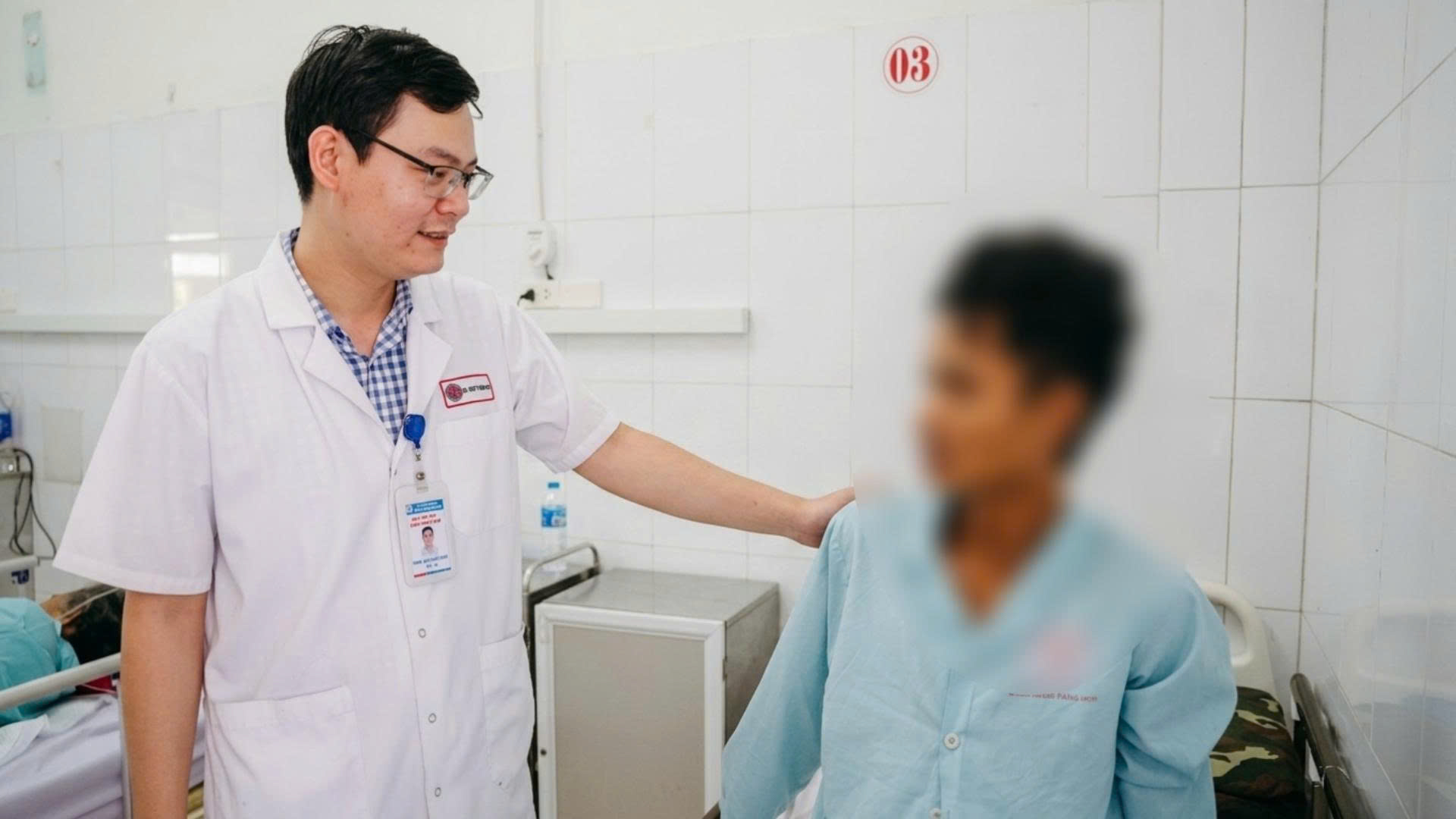Cứu nam thanh niên vỡ gan do tai nạn lao động- Ảnh 1.
